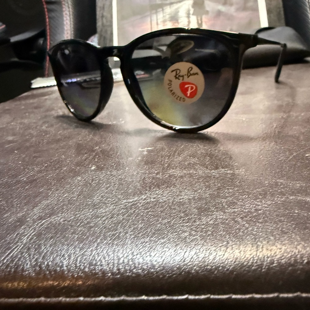 Ray-Ban 4171 Erika 601/T3 Polished Black/gradient grey polarized  Sunglasses